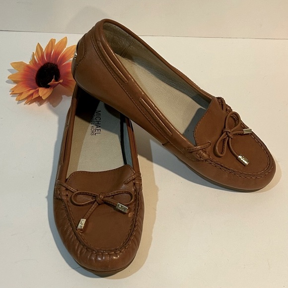 Michael Kors Women's Brown leather Loafers flat shoes - Picture 1 of 11